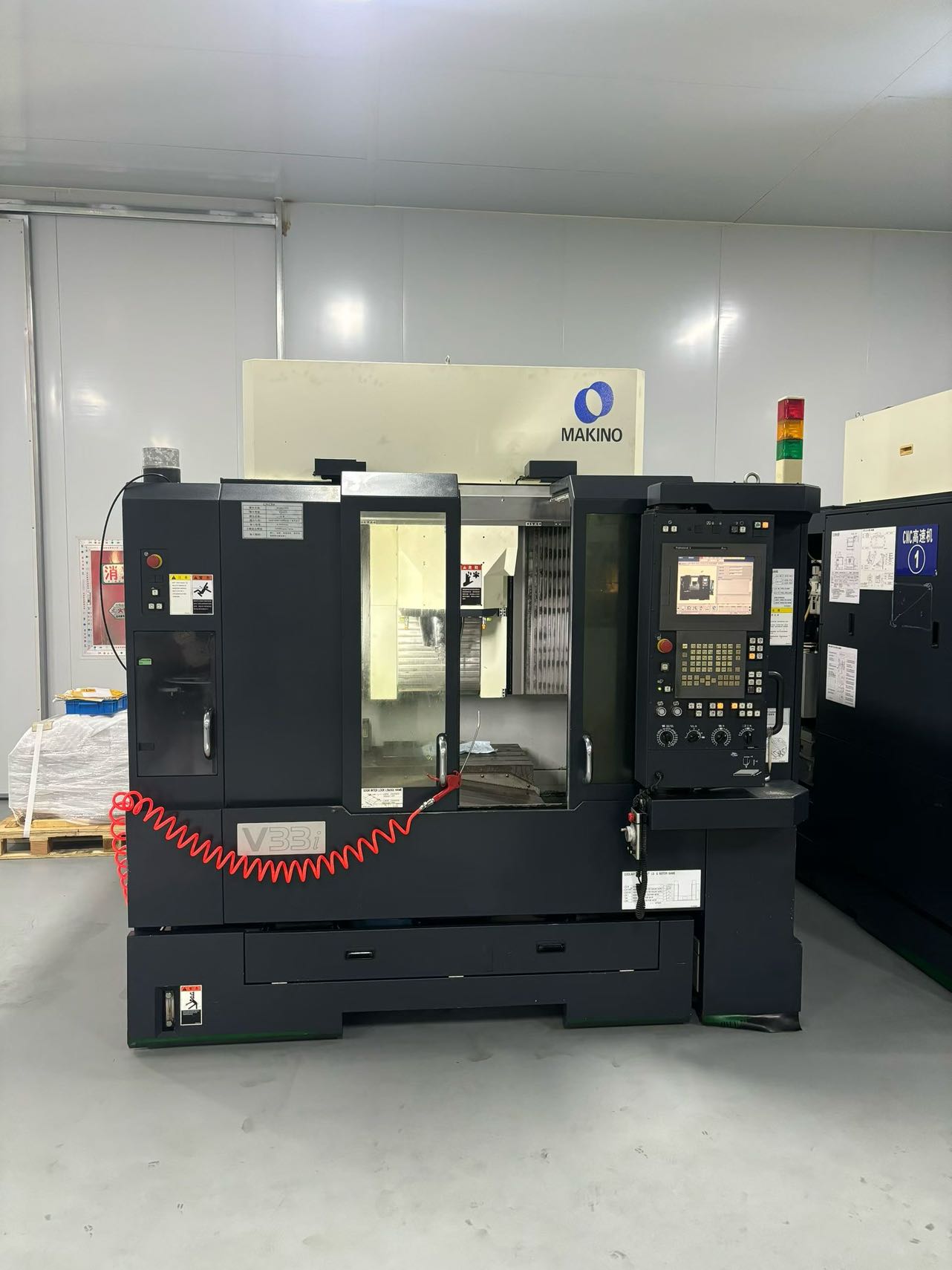 MAKINO 牧野 V33i 精密高速立式加工中心